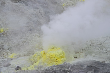 Heisse Quellen an einem Vulkan