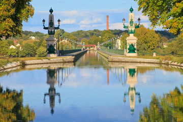 Pont-canal de Briare au-dessus de la Loire.