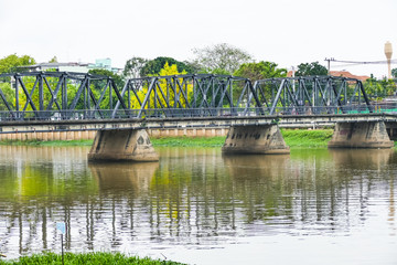 Obraz premium Steel bridge over the river is located in one of Thailand.