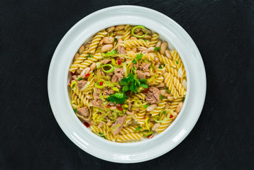 Pasta with tuna, white beans and leeks