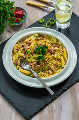 Pasta with tuna, white beans and leeks