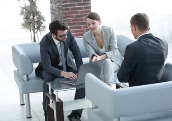 woman lawyer advises his client