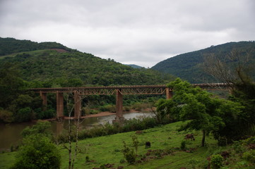 Fototapeta na wymiar Ponte de ferro