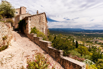 Scorcio di un borgo antico con panorama incantevole