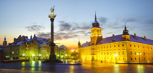 Fototapeta na wymiar Royal Castle and Castle Square in Warsaw