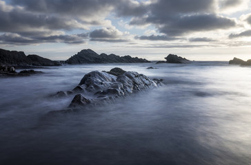 Obraz premium Bude, Cornwall, United Kingdom at sunset, beautiful seascape, sea crashing against rocks