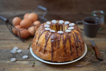 Gugelhupf mit Schokoladen- Glasur