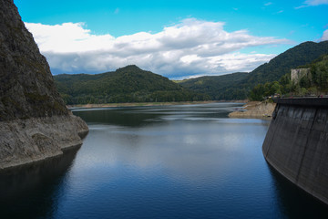 Obraz na płótnie Canvas The Vidraru lake and dam in Romania 