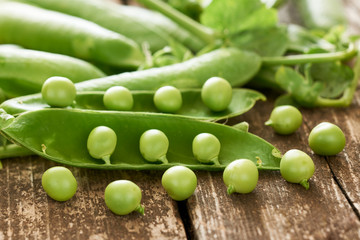 Fresh green peas