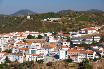 Fototapeta na wymiar White houses of town Mertola. Portugal