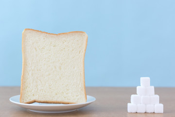 パンと角砂糖で糖質制限ダイエットのイメージ