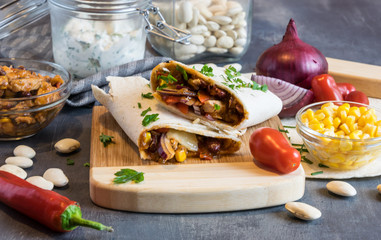 Wheat tortilla with a mixture of pork, beans, red onion and corn