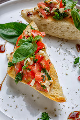 pita with tomato and other vegetables