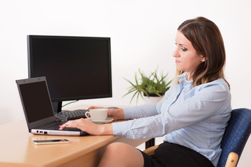 Business woman drinking a morning coffee in the office