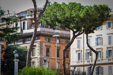 Fototapeta na wymiar streets of Rome - arhitecture, buildings, ancient entrances, ancient windows
