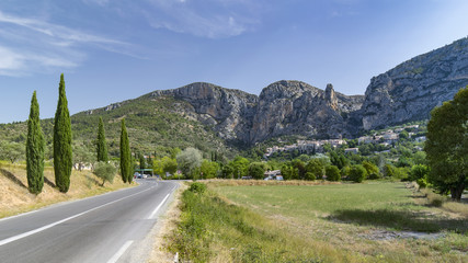 Vue sur le village de Moustier