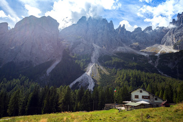 Fototapeta na wymiar rifugio Lunelli at the Dolomites mountains