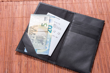 Restaurantrechnung bezahlen mit Trinkgeld