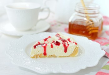Steamed curd pudding with apples