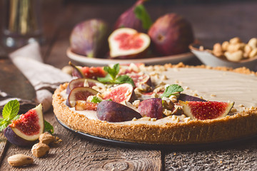 Delicious Tart with fresh figs