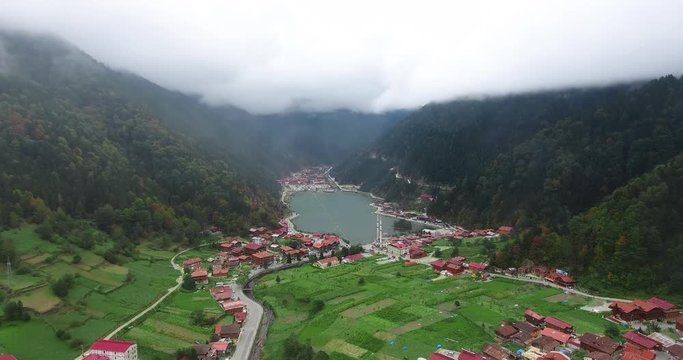 Uzung&ouml;l is a lake situated to the south of the city of Trabzon, in the &Ccedil;aykara district of Trabzon Province, Turkey.