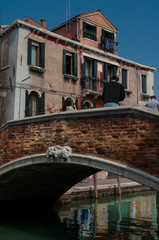 Fototapeta na wymiar Kanal und Steinbrücke in Murano