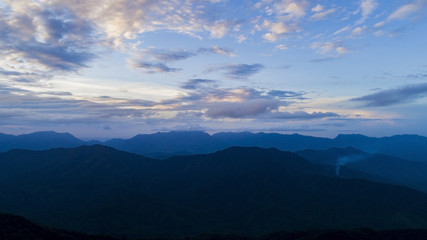 Obraz premium mountains and clouds at sunset