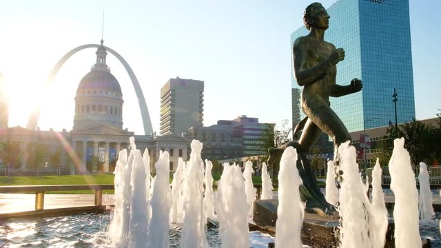 Kiener Plaza and the Gateway Arch in St. Louis, Missouri.