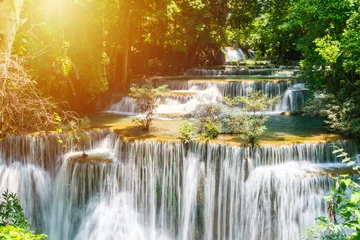 Gordijnen Huay mae khamin waterval in het nationale park van khuean srinagarindra in kanchanaburi thailand © Trusjom
