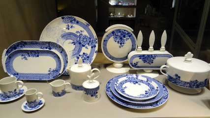 Portugal porto vaisselle azulejos bleus vitrine