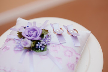 wedding rings on the pillow