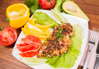 Chicken fillet with vegetable on the side (avocado, tomato, cucumber, bell pepper)