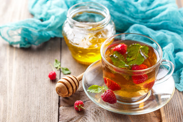 Tea with mint and raspberry