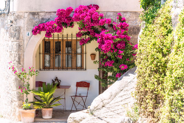 Fototapeta na wymiar Mallorcan Impression - House entrance with bougainvillea - 8987