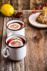 Mulled wine with lemon slices