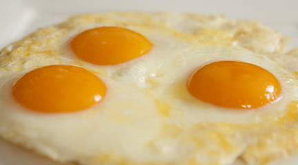 oeufs sur le plat déjeuner