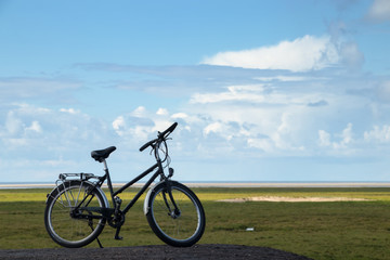 Naklejka na ściany i meble Fahrrad an der Nordseeküste