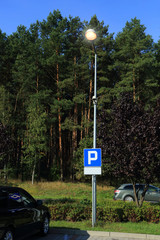 Oświetlenie i monitoring na parkingu. - obrazy, fototapety, plakaty