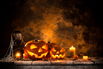 Halloween pumpkins on wooden planks.