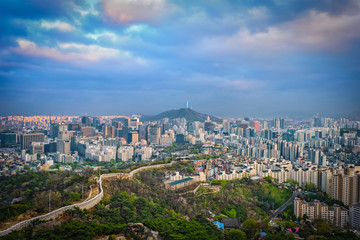 Fototapeta na wymiar Seoul skyline on sunset, South Korea.