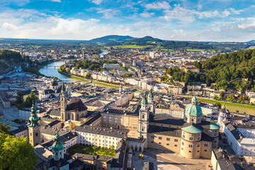 Naklejka premium Panoramiczny widok na Salzburg