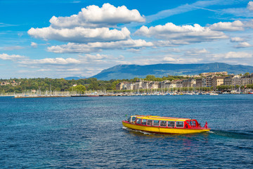 Fototapeta premium Geneva lake and Jet fountain in Geneva