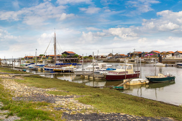 Fototapeta na wymiar Oyster village in Arcachon Bay