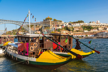 Tourist boat and Douro River in Porto - obrazy, fototapety, plakaty