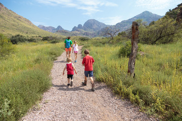 Obraz premium Family Hike