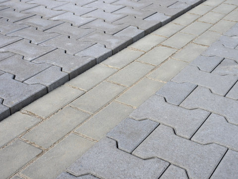 Betonsteinpflaster mit Regenrinne - Oberfl&auml;chenentw&auml;sserung