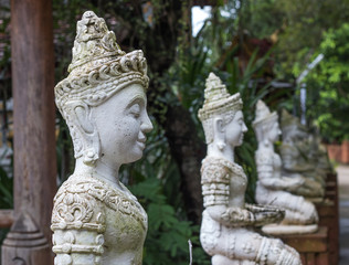 Fototapeta na wymiar close up face on buddha head statue