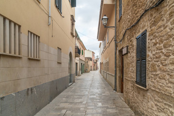 Fototapeta na wymiar Kleine Mediterrane Strasse auf Mallorca