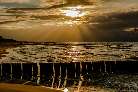 Fototapeta Zachód słońca.Ustronie Morskie,plaża. Bałtyk.