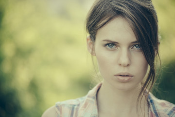 Naklejka premium Model in plaid shirt on sunny day